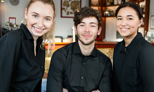 Das Lehr- und Trainingsrestaurant ist eine Facheinrichtung zur beruflichen Integration von jungen Menschen in multiplen Problemlagen Das Lehr- und Trainingsrestaurant ist eine Facheinrichtung zur beruflichen Integration von jungen Menschen in multiplen Problemlagen